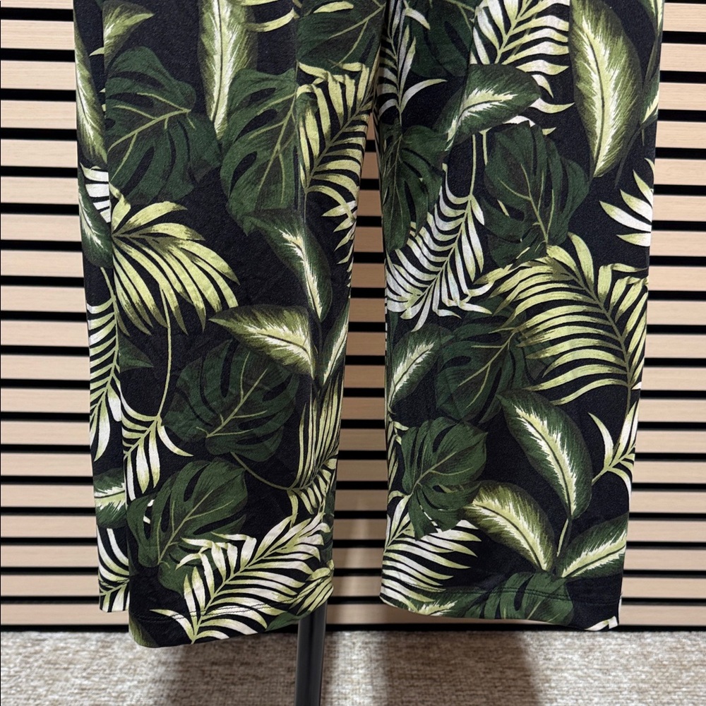 📌 Tropical Print Jumpsuit – EMALINE Petite. - Picture 7 of 16
